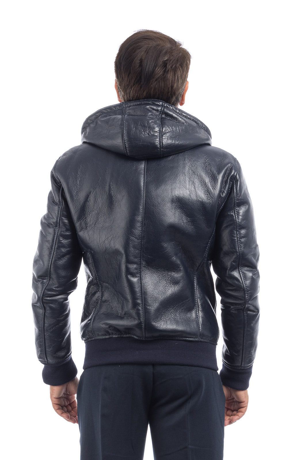 Bomber interamente in montone blu pelo nero con zip e cappuccio