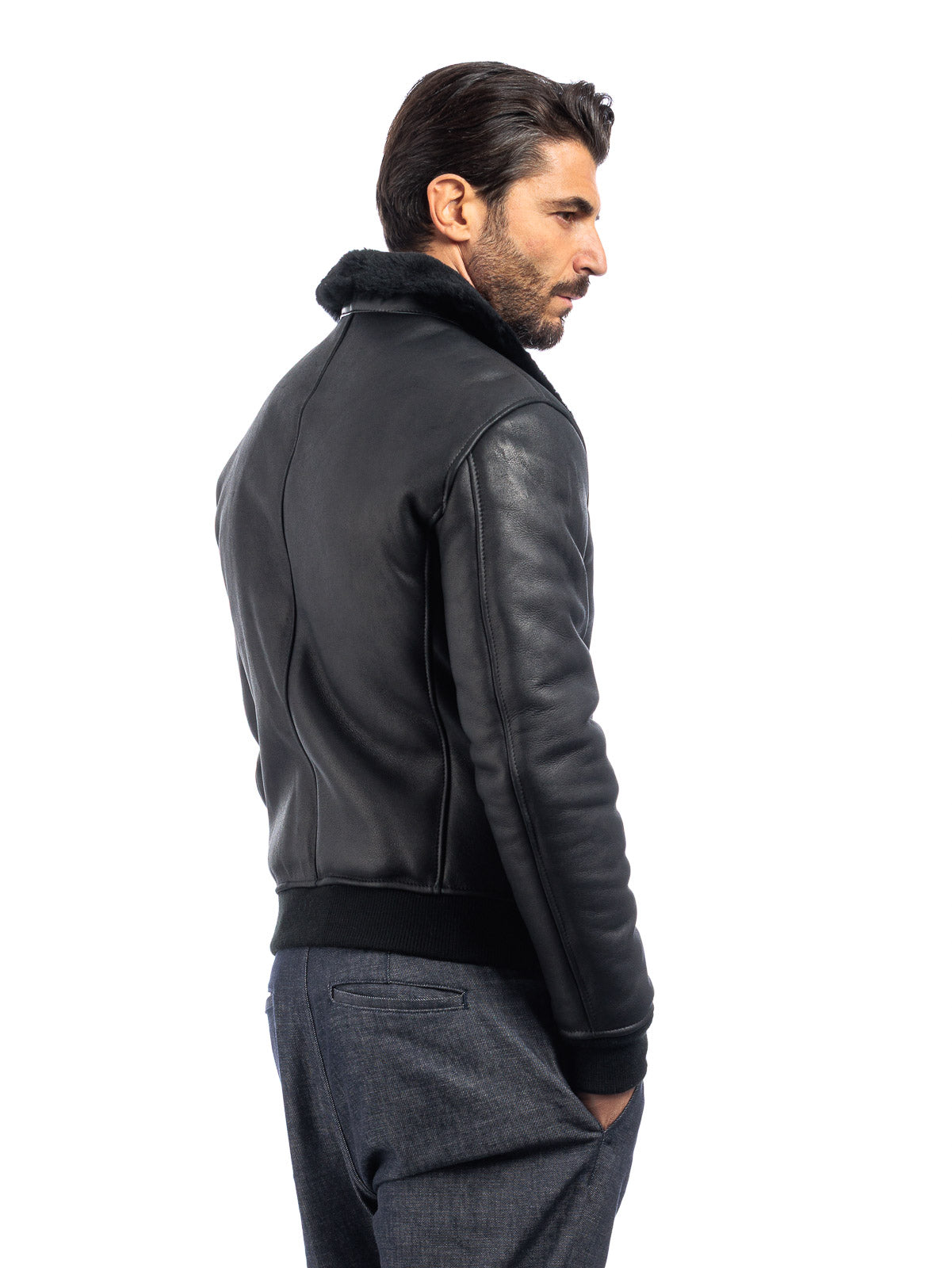 Bomber 22 interamente in montone nero con zip