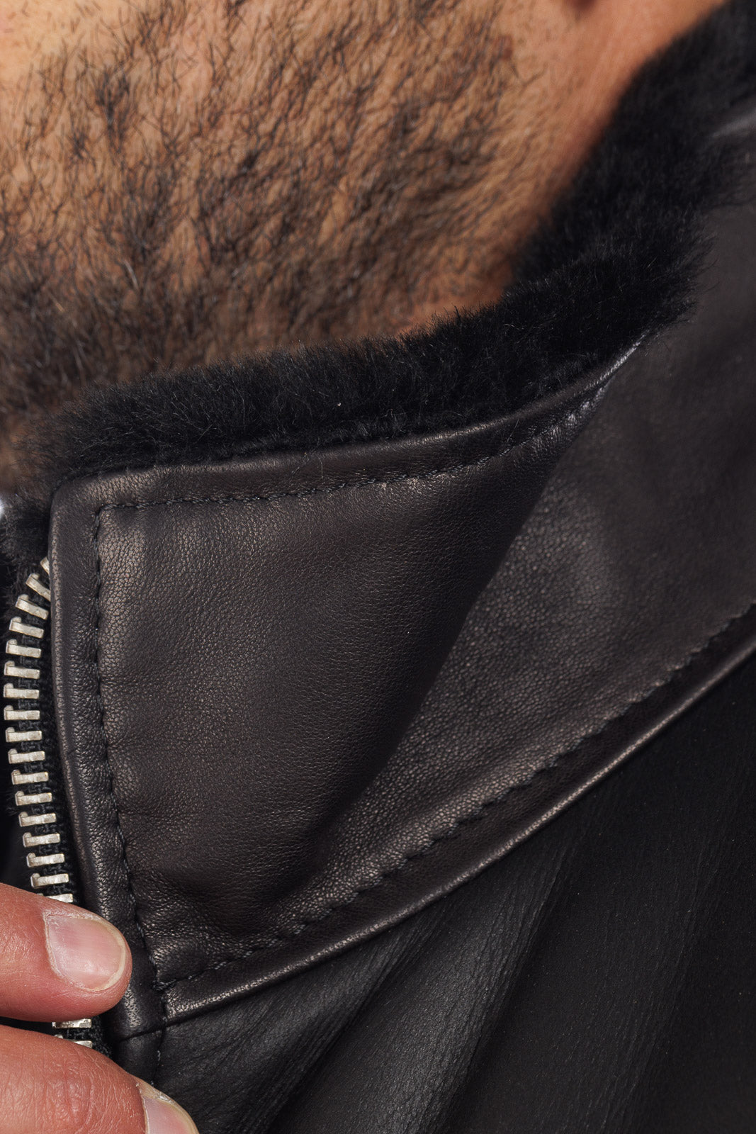 Bomber montone nero con zip