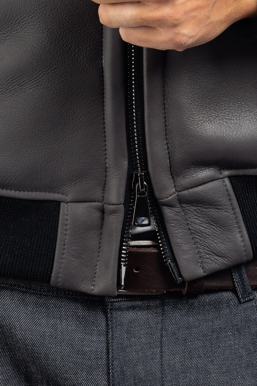 Bomber interamente in montone grigio pelo nero - linea OVER