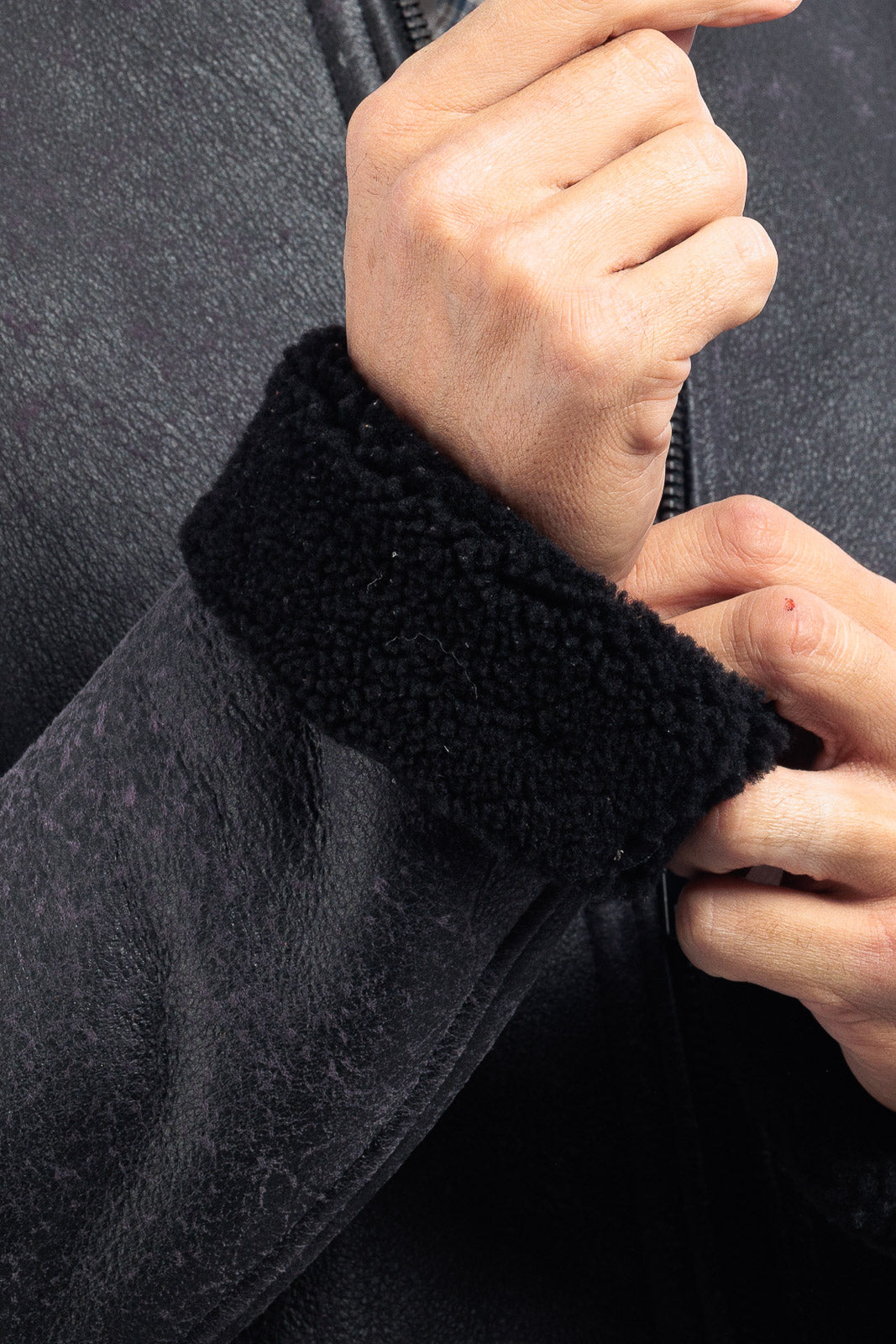 Bomber interamente in montone grigio/viola pelo nero - linea OVER
