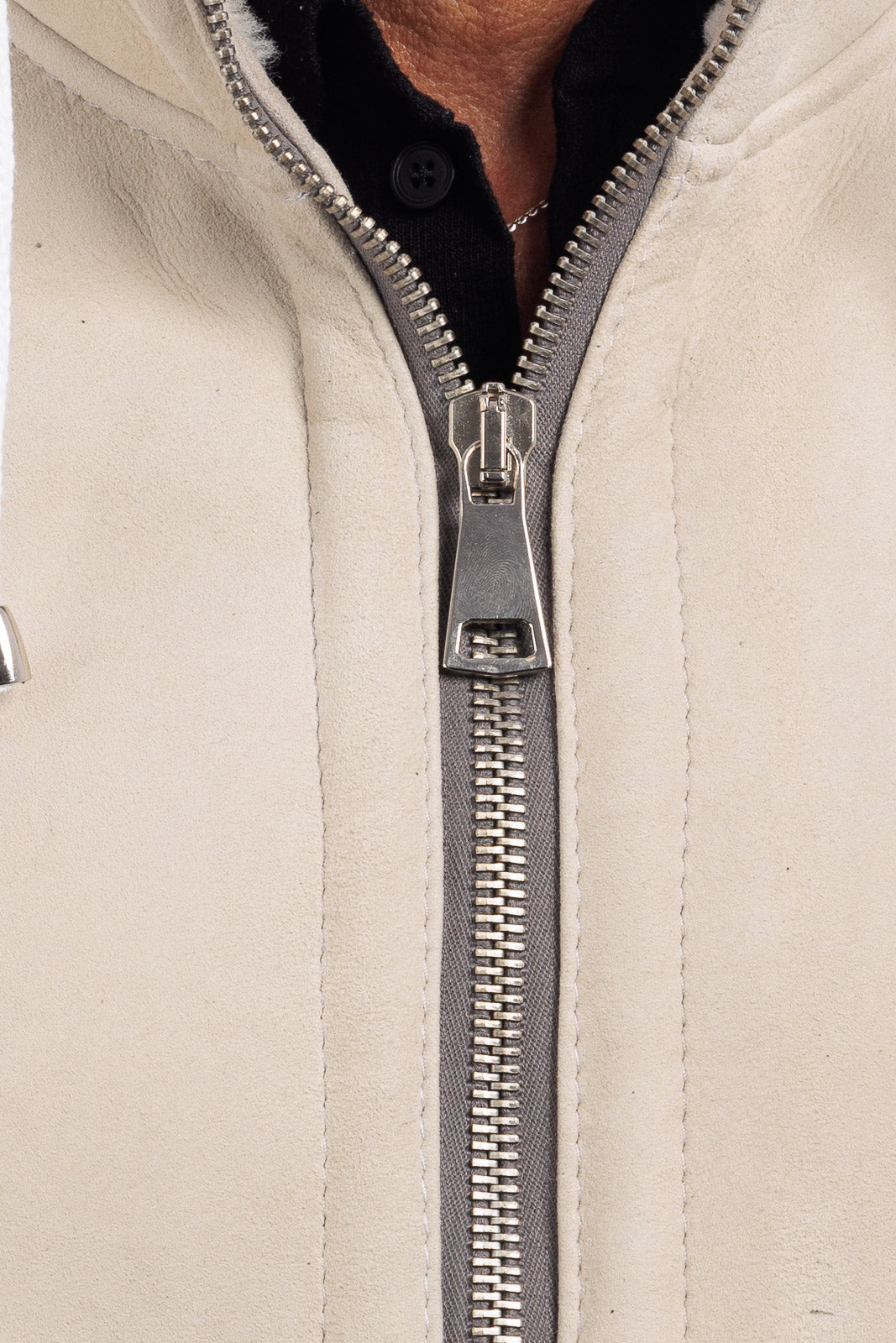 Bomber interamente in montone idrorepellente sabbia pelo bianco uomo con zip