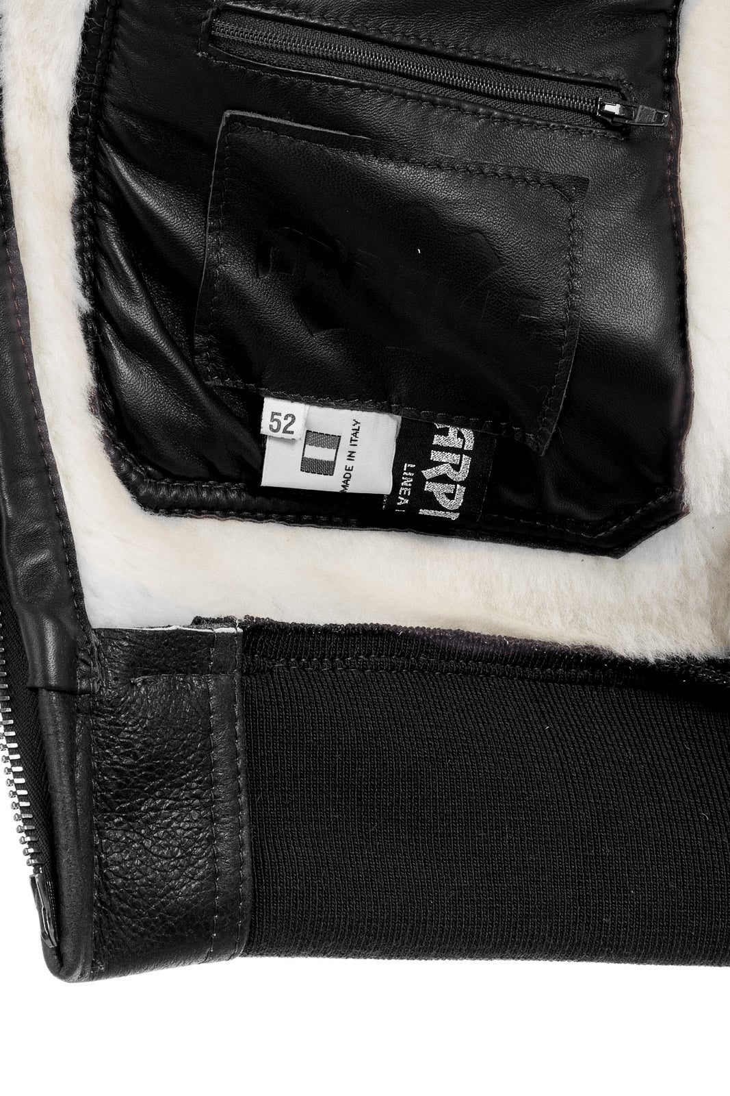 Bomber interamente in montone nero pelo bianco con zip VAST