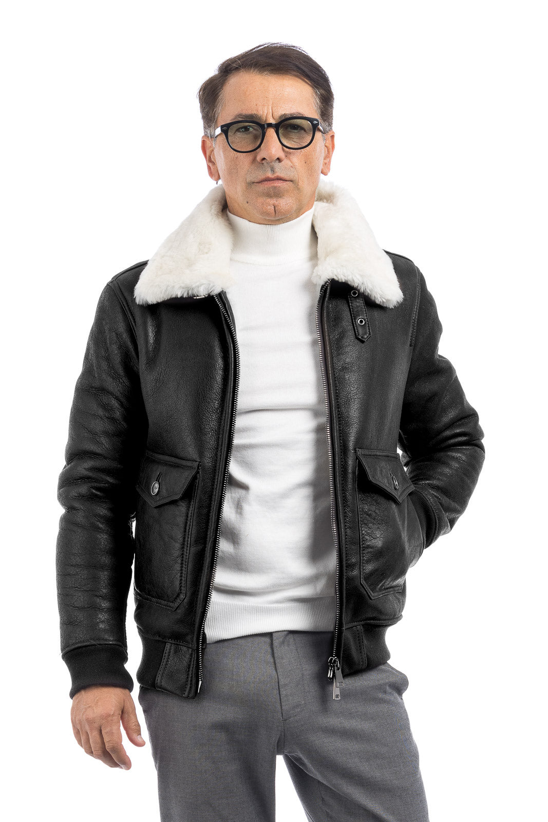 Bomber interamente in montone nero pelo bianco con zip VAST