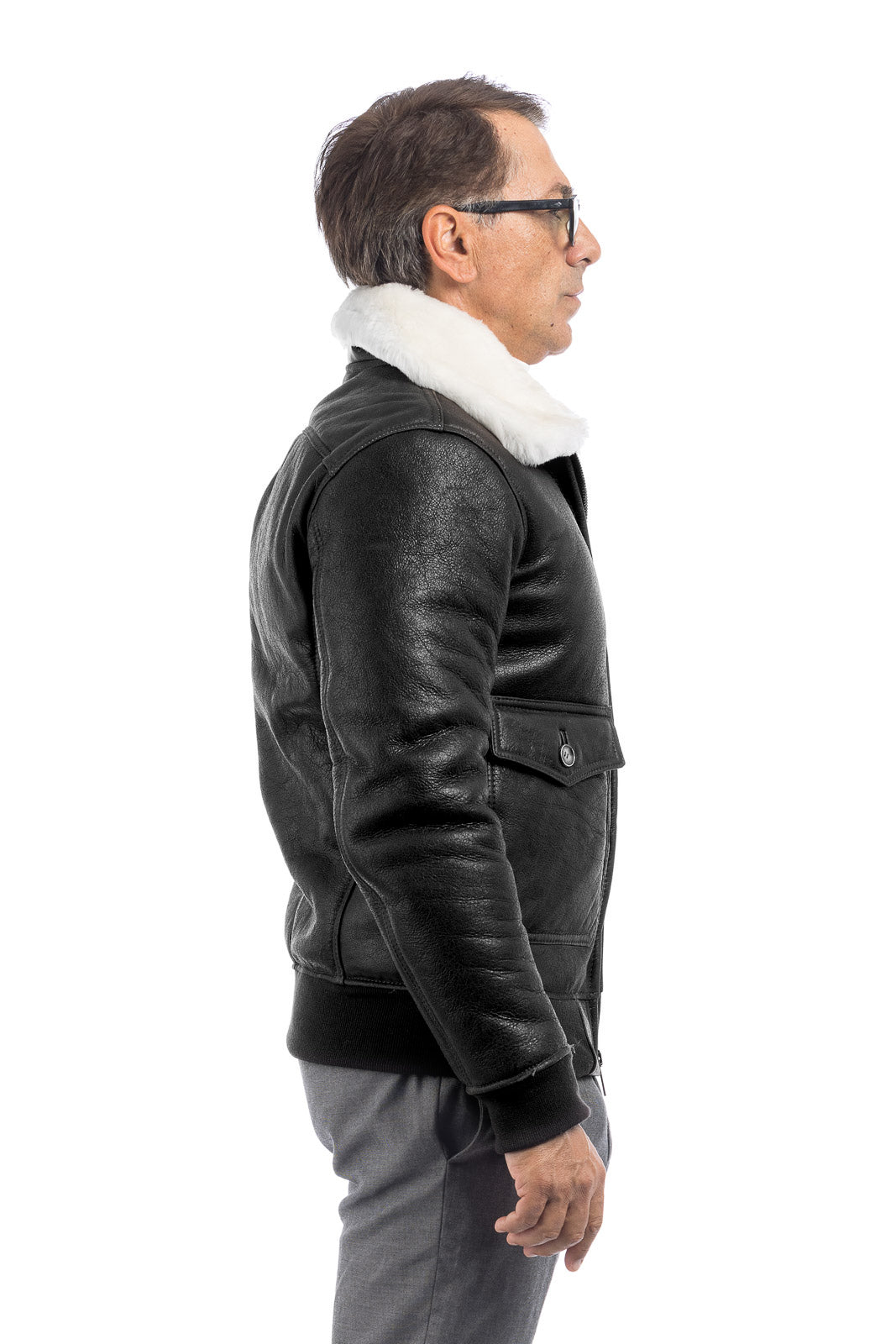 Bomber interamente in montone nero pelo bianco con zip VAST