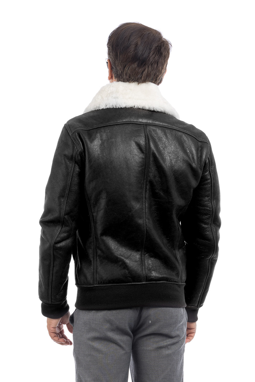 Bomber interamente in montone nero pelo bianco con zip VAST