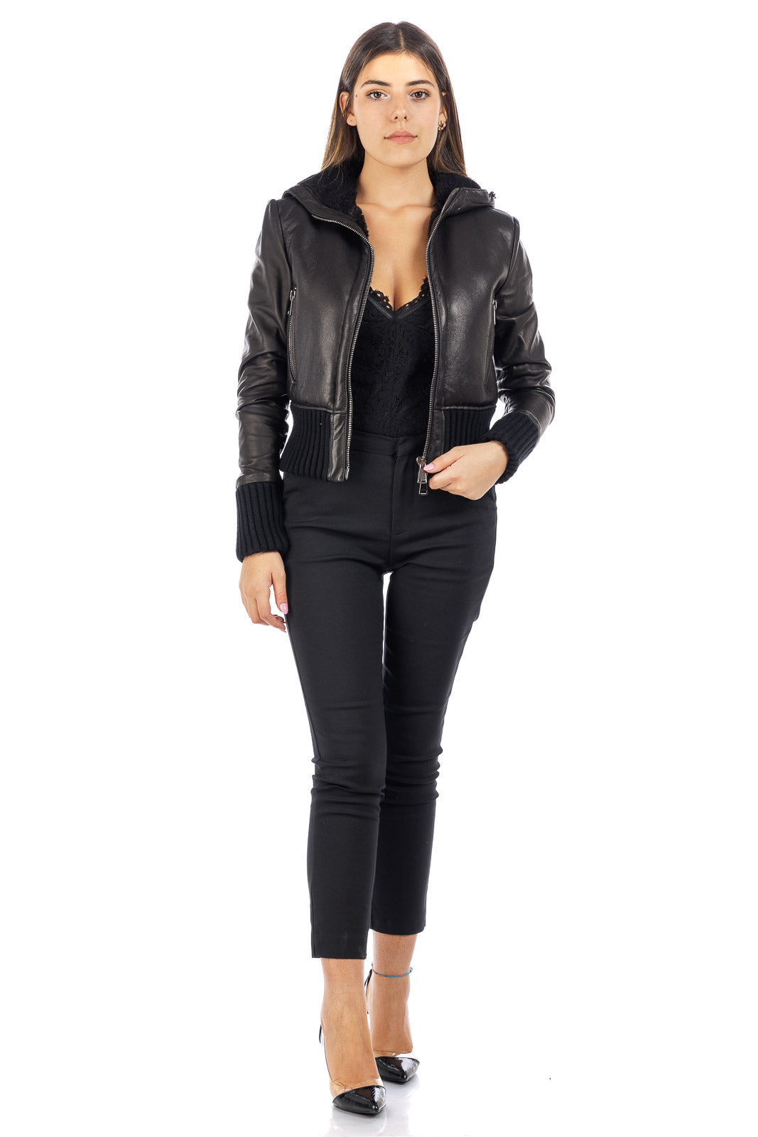 Bomber nero con cappuccio in montone a pelo lungo