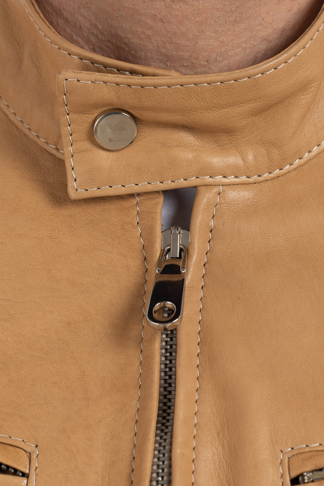 Giacca in pelle con zip sabbia trapuntata