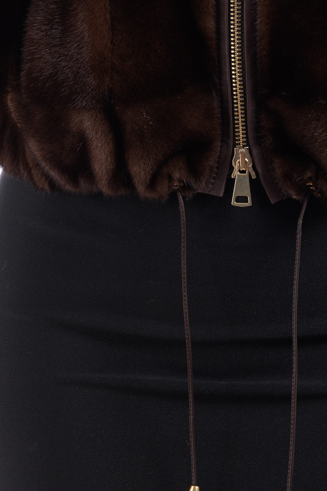 Giacca in pelliccia di Visone demy buff corta con zip e cappuccio