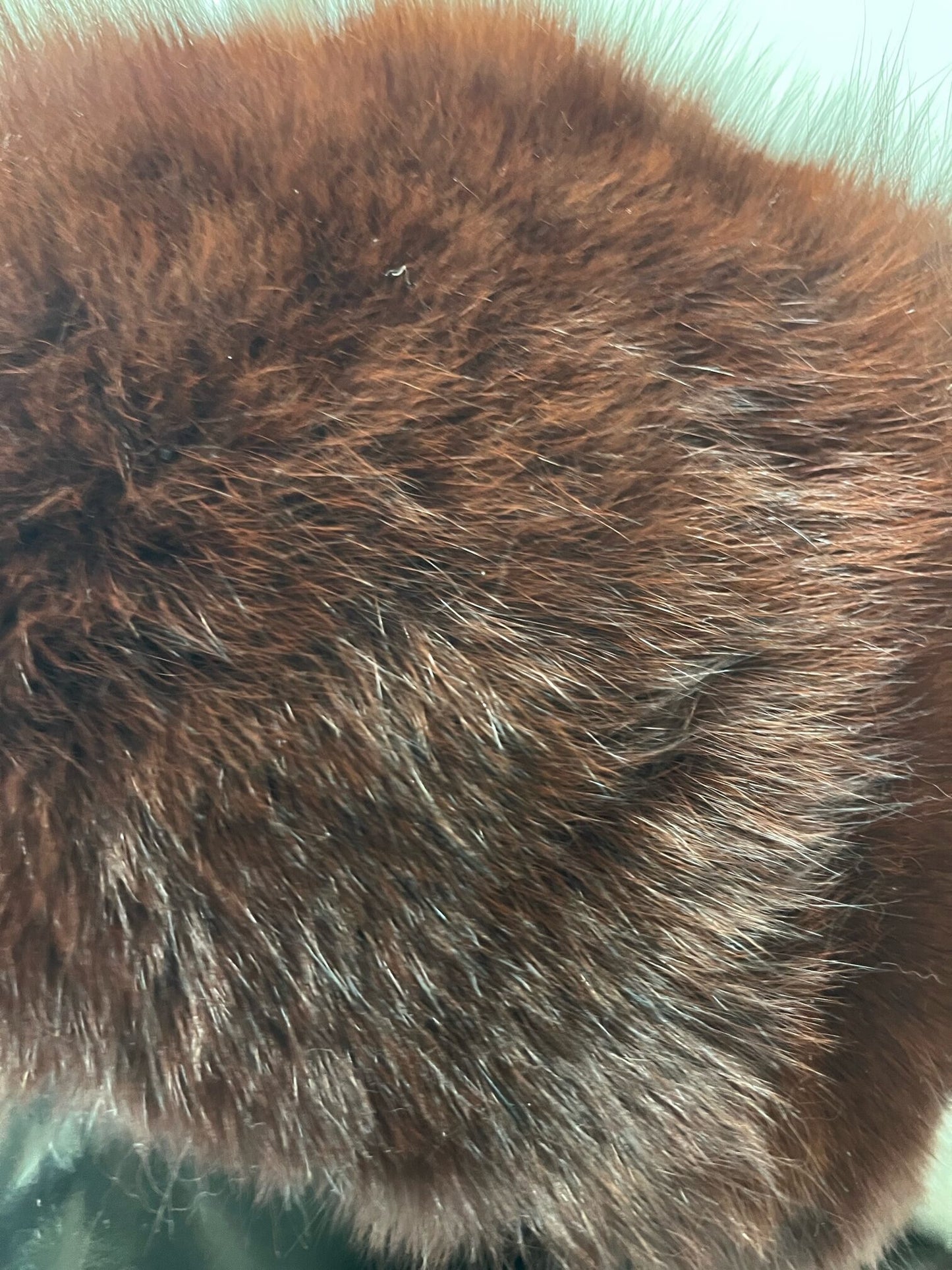 Colbacco in pelliccia di volpe marrone