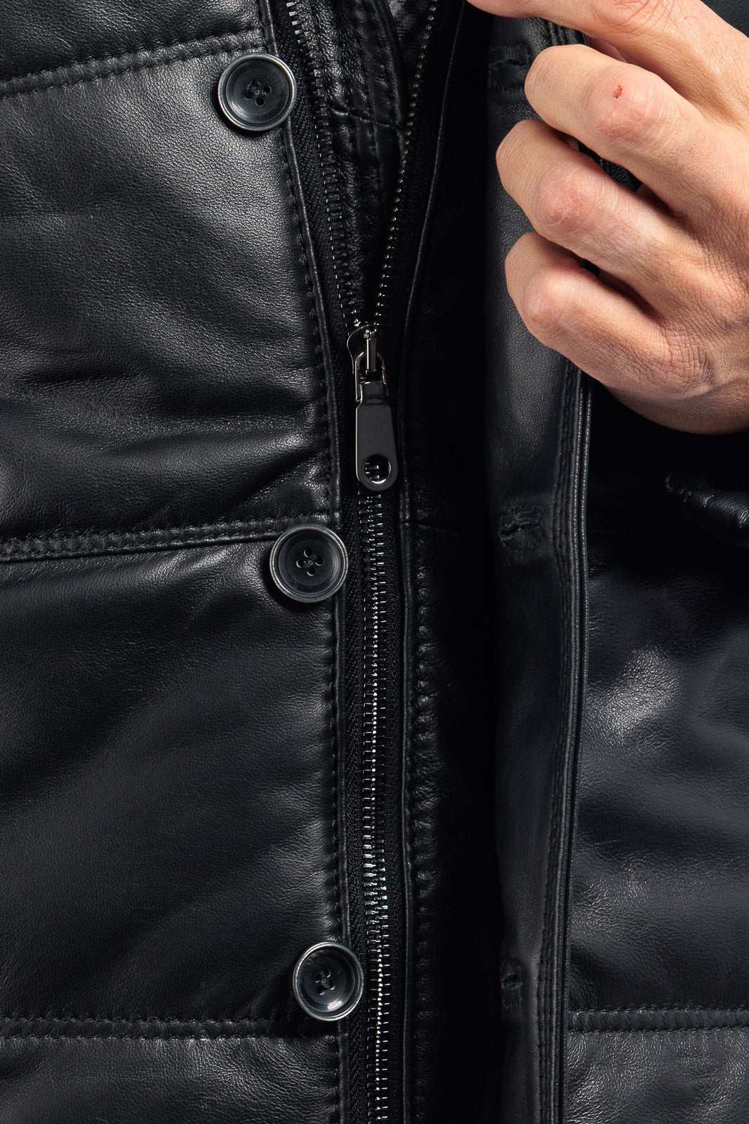 Piumino in vera pelle uomo con zip nero