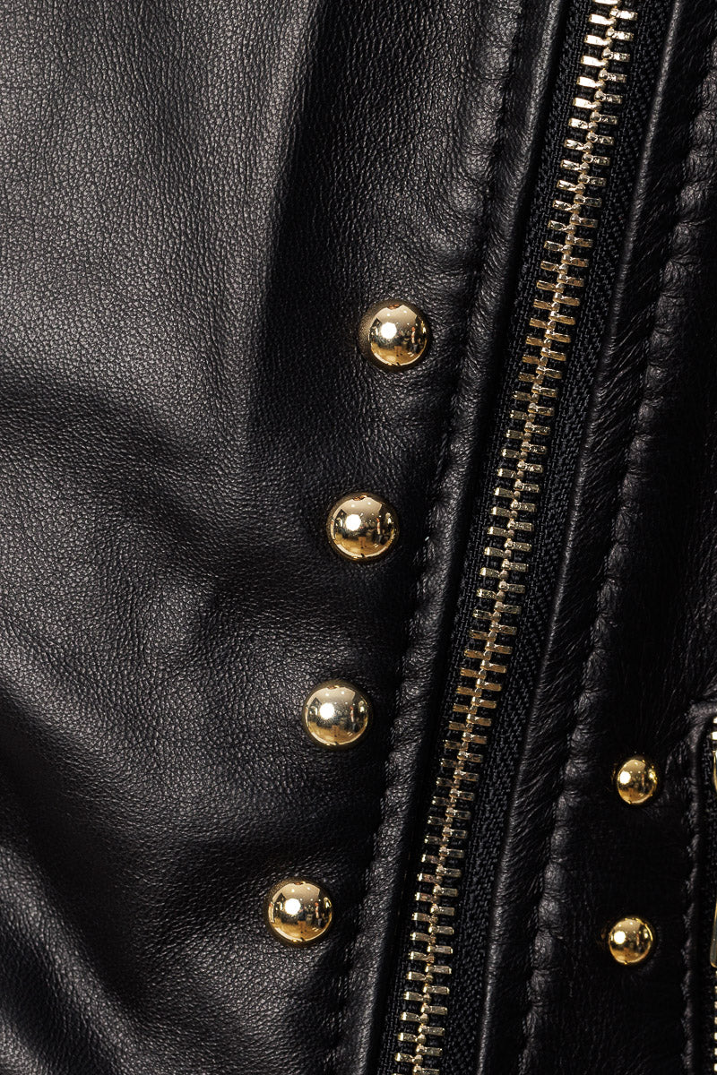 Smanicato in pelle nero accessori oro