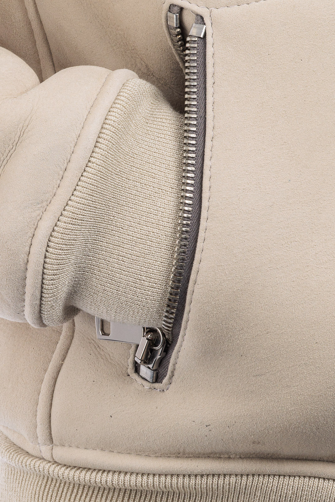 Bomber interamente in montone idrorepellente sabbia pelo bianco uomo con zip