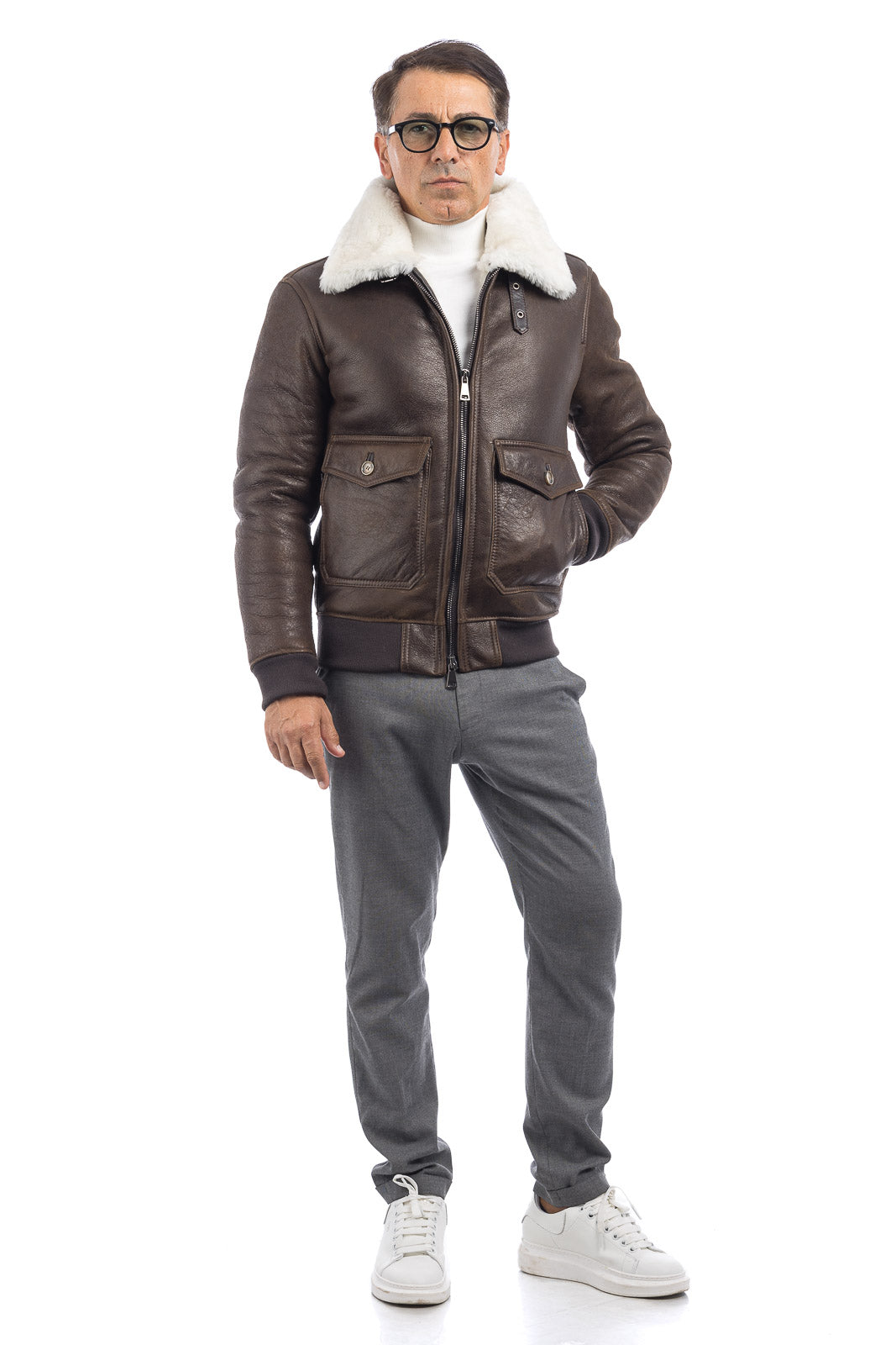 Bomber interamente in montone marrone pelo bianco con zip VAST