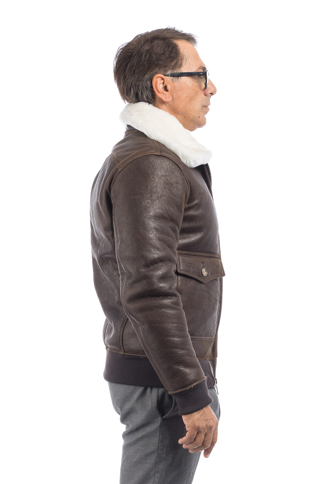 Bomber interamente in montone marrone pelo bianco con zip VAST