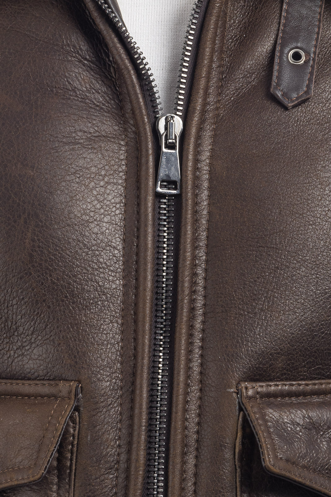 Bomber interamente in montone marrone pelo bianco con zip VAST