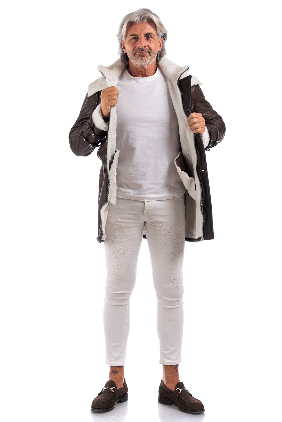 Cappottino in vero montone marrone con pelo bianco e bottoni