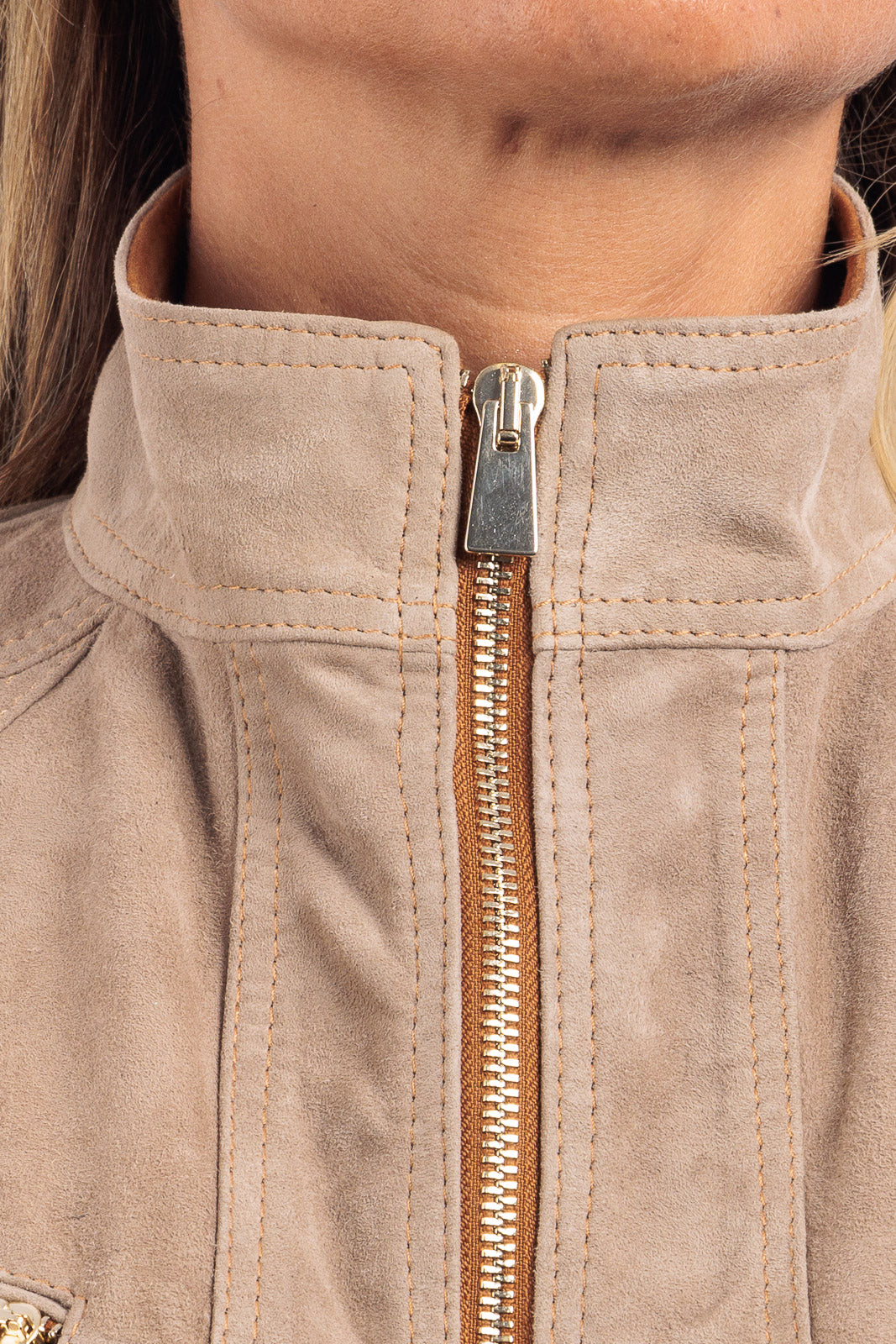 Giacca in camoscio donna con zip pulse sabbia e biscotto