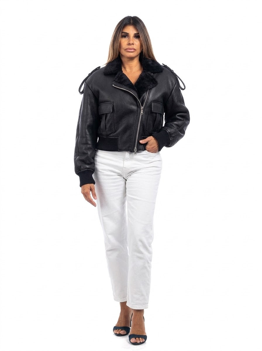 Giacca interamente in montone nero da donna con zip - linea OVER