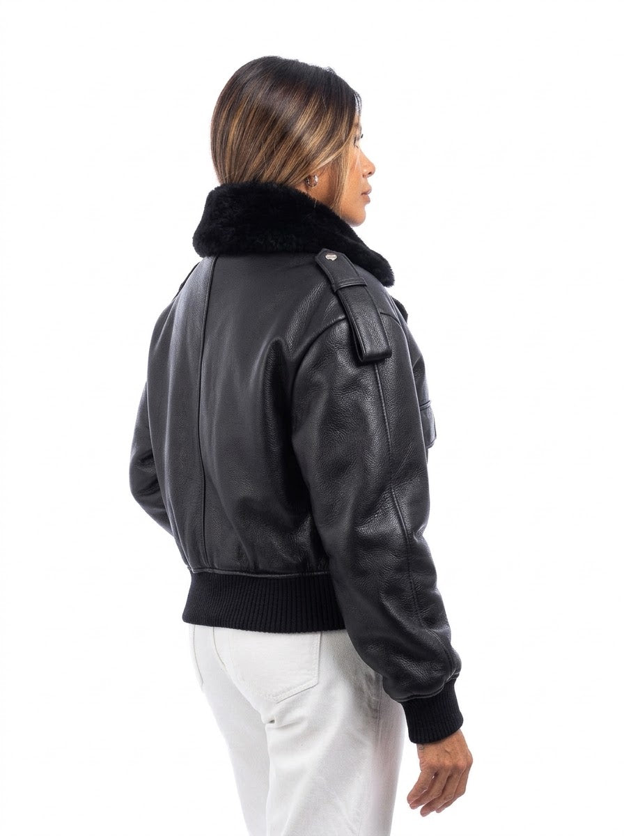 Giacca interamente in montone nero da donna con zip - linea OVER