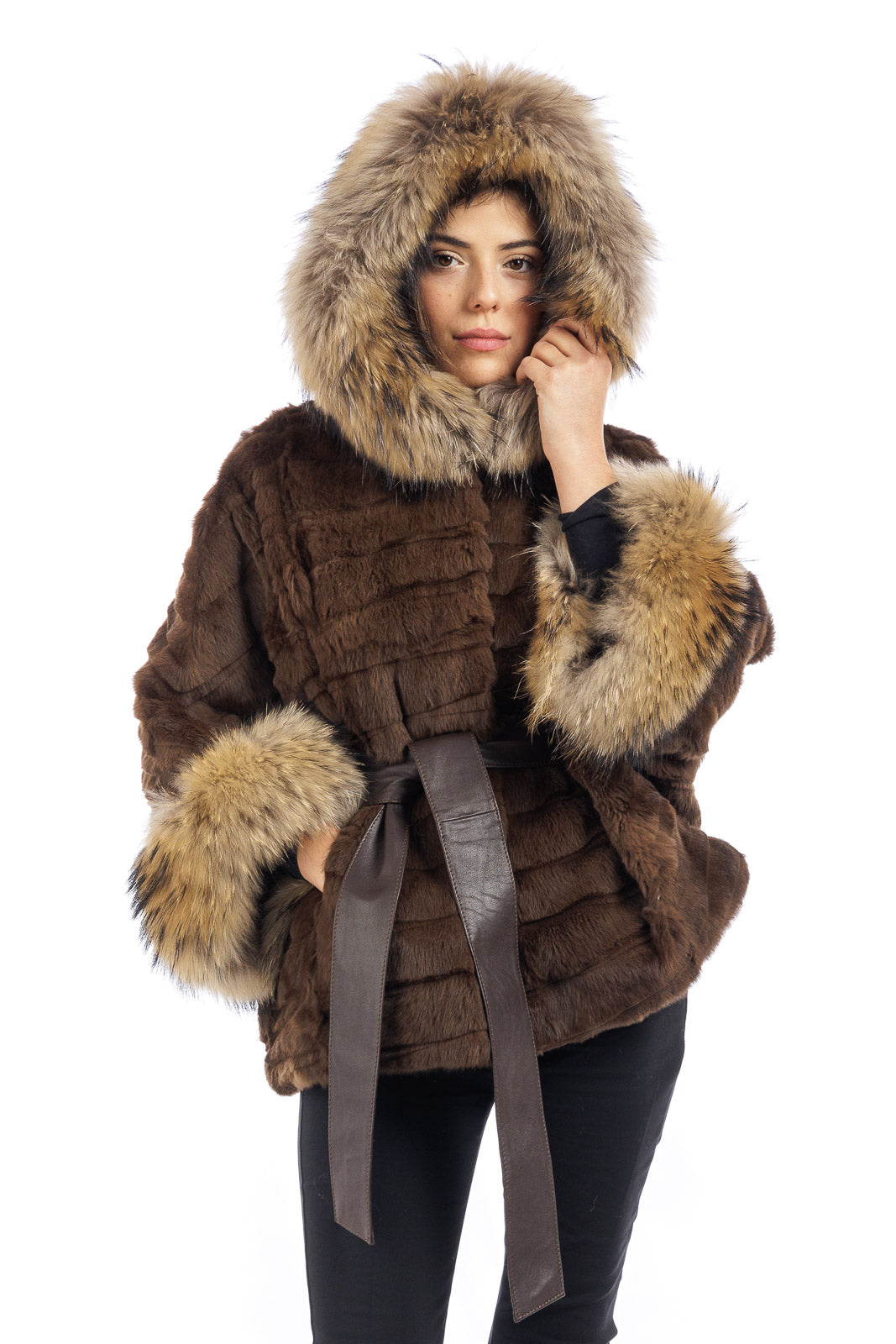 Mantella in Lapin marrone con cintura annodata in pelle
