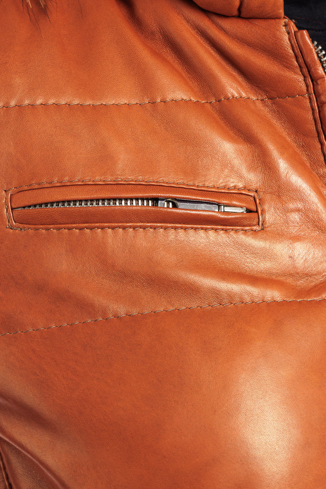 Piumino arancio in pelle con cappuccio staccabile